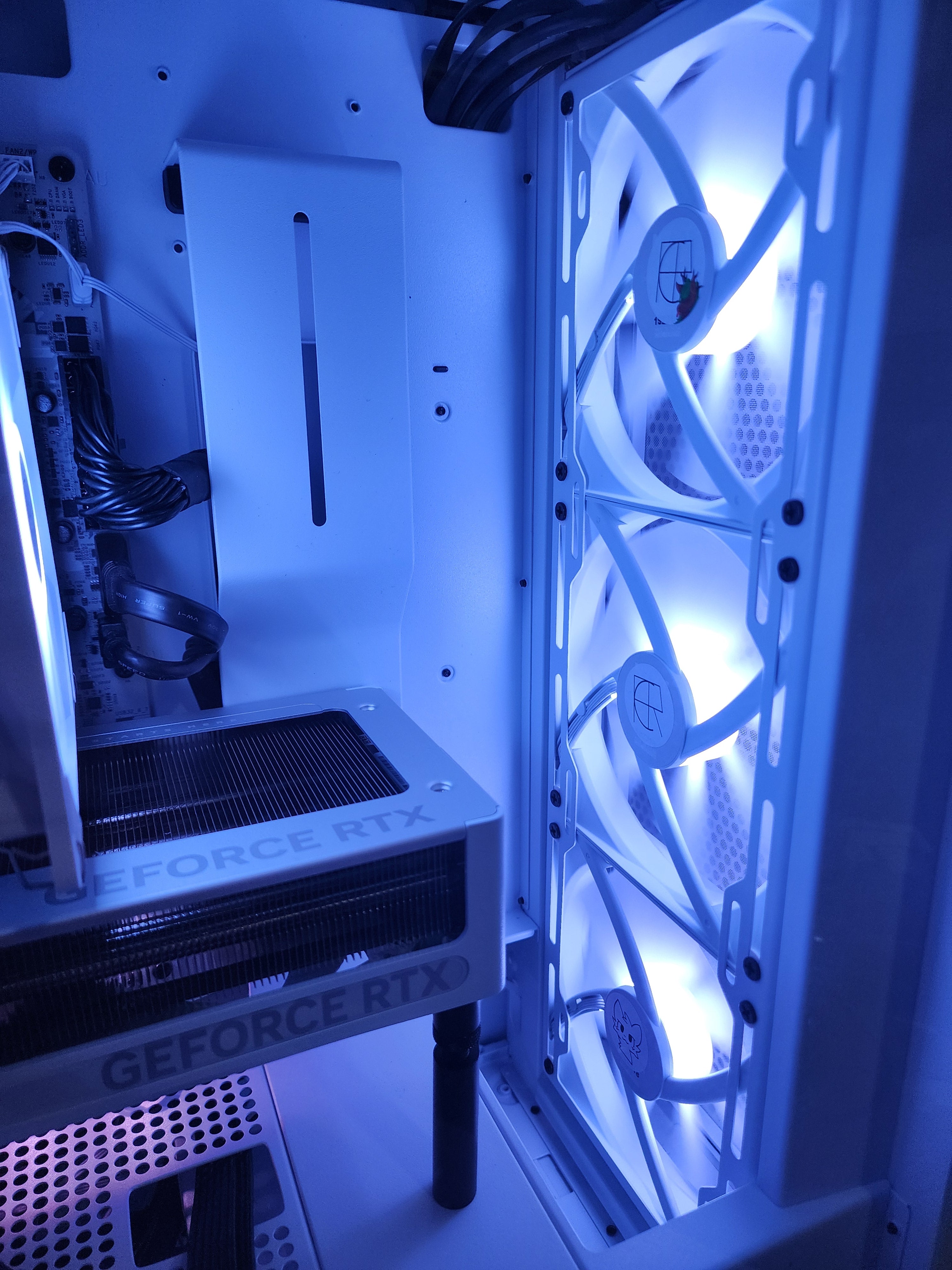 White Aspen Pro Limited | RTX 5070 | Ryzen 5 7600X3D | 32GB | 2TB