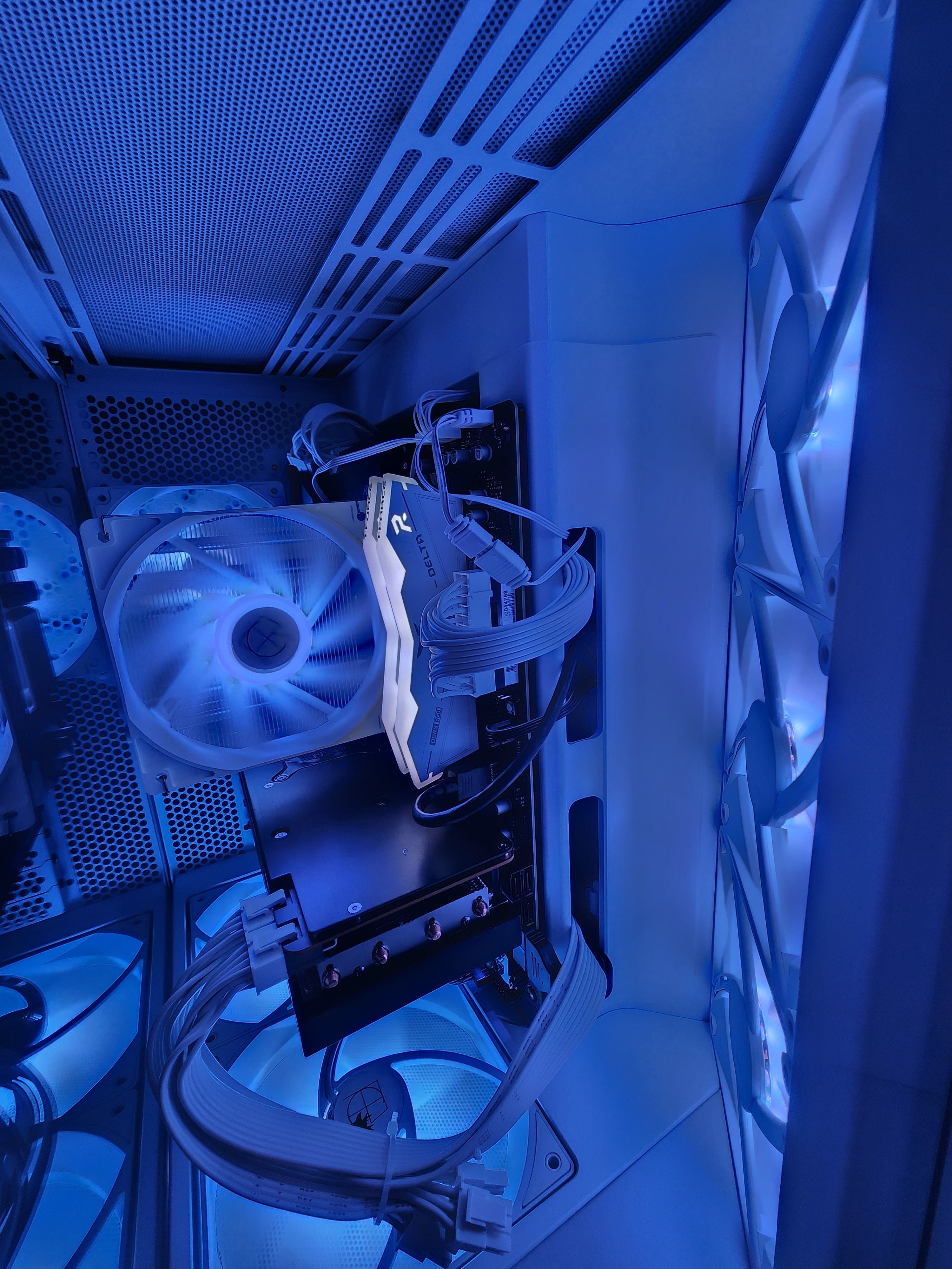 Mixed Flow | RX 7800 XT | 7600X | 32GB | 1TB