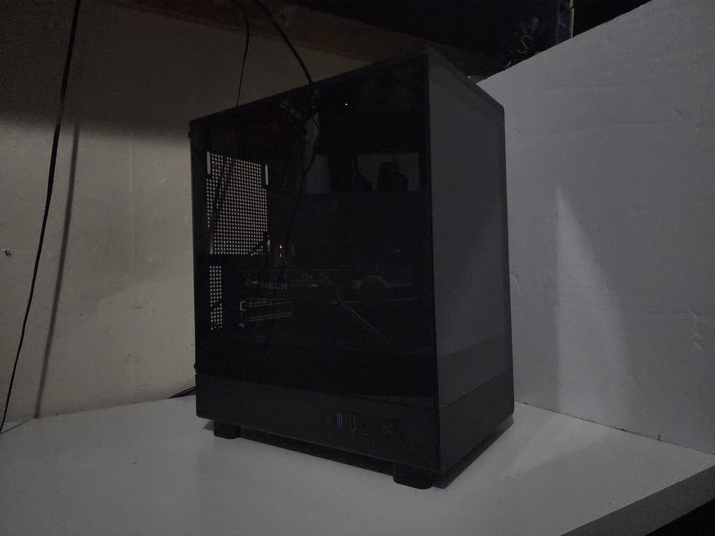 Glass Hemlock Lite Limited | Radeon RX 6600XT | Ryzen 5 3500X | 16GB | 512GB