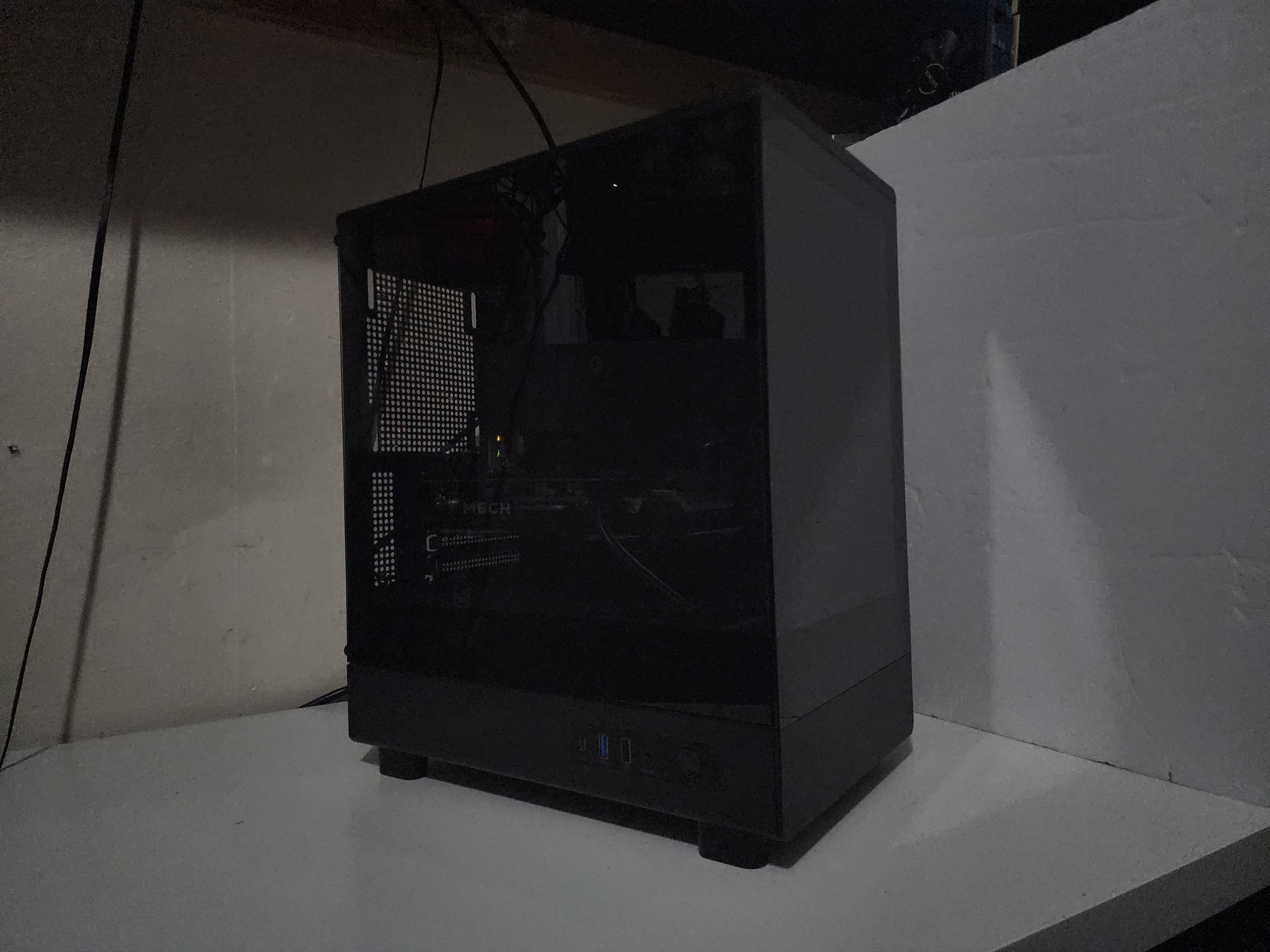 Glass Hemlock Lite Limited | Radeon RX 6600XT | Ryzen 5 3500X | 16GB | 512GB