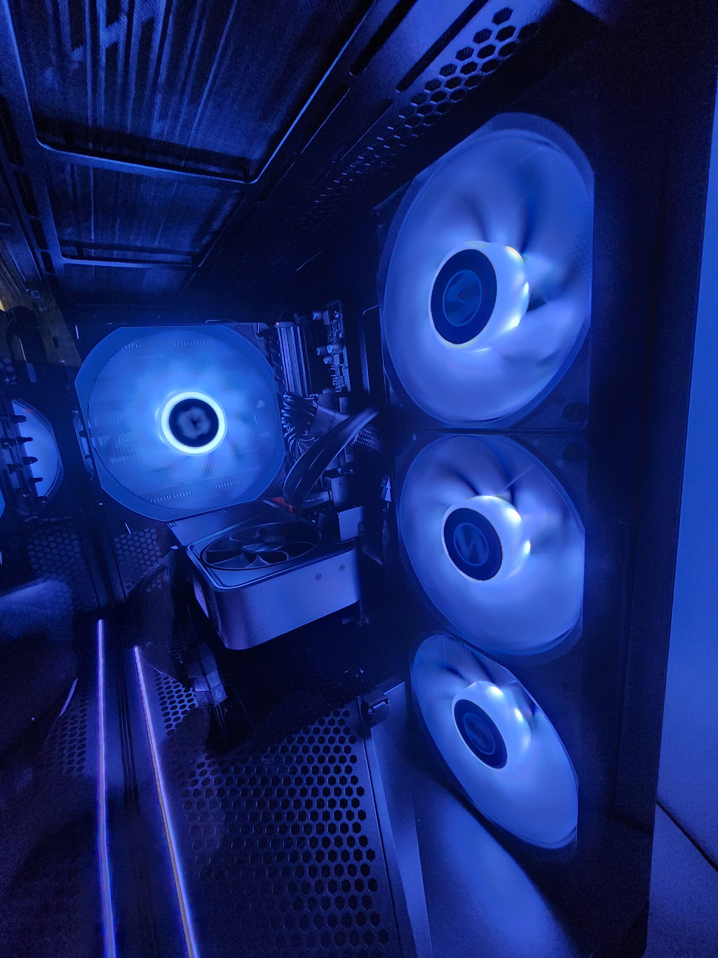 Glass Hemlock Pro | RTX 5070 | Ryzen 5 7500F | 32GB | 1TB