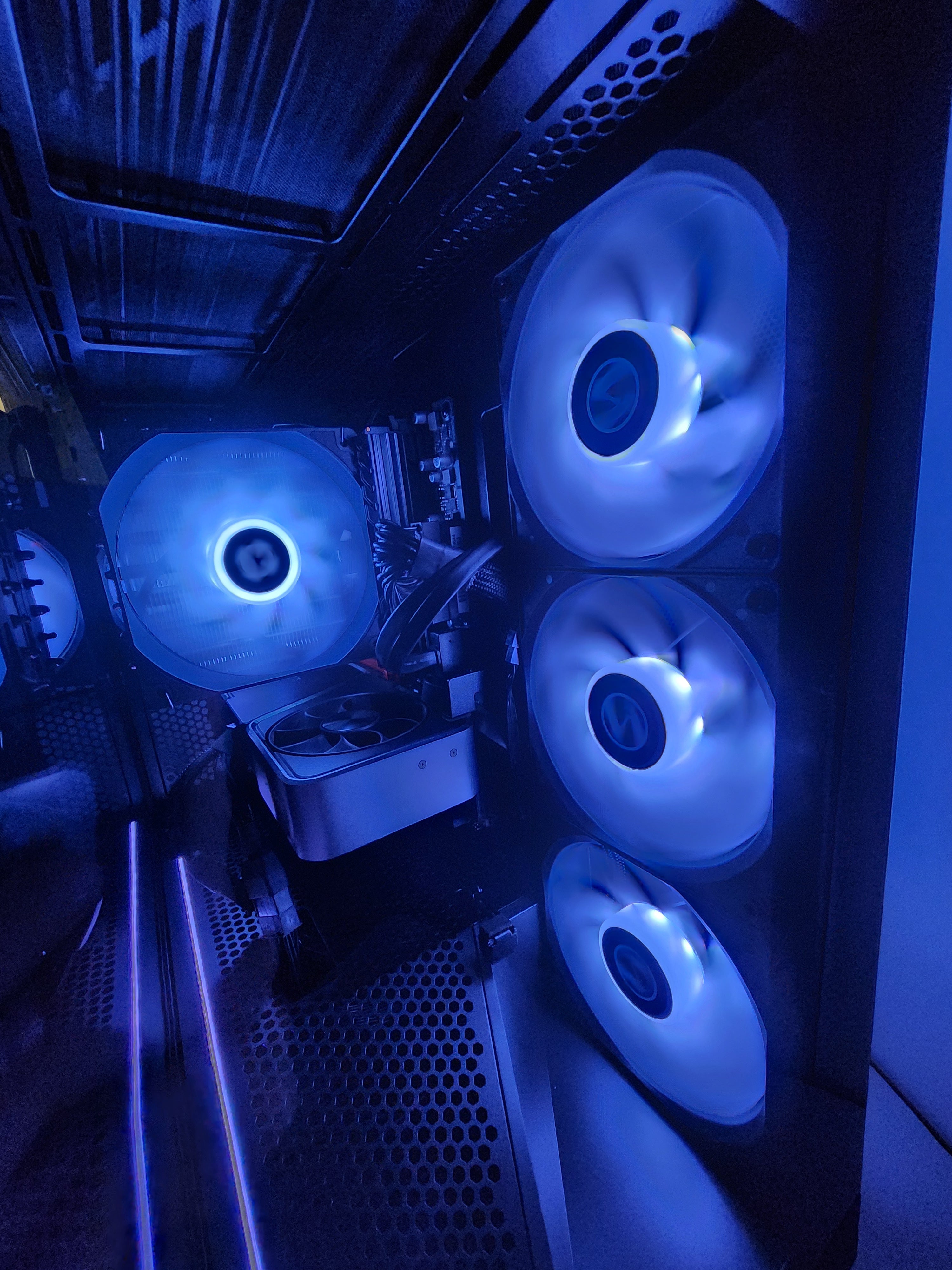 Glass Hemlock Pro | RTX 5070 | Ryzen 5 7500F | 32GB | 1TB