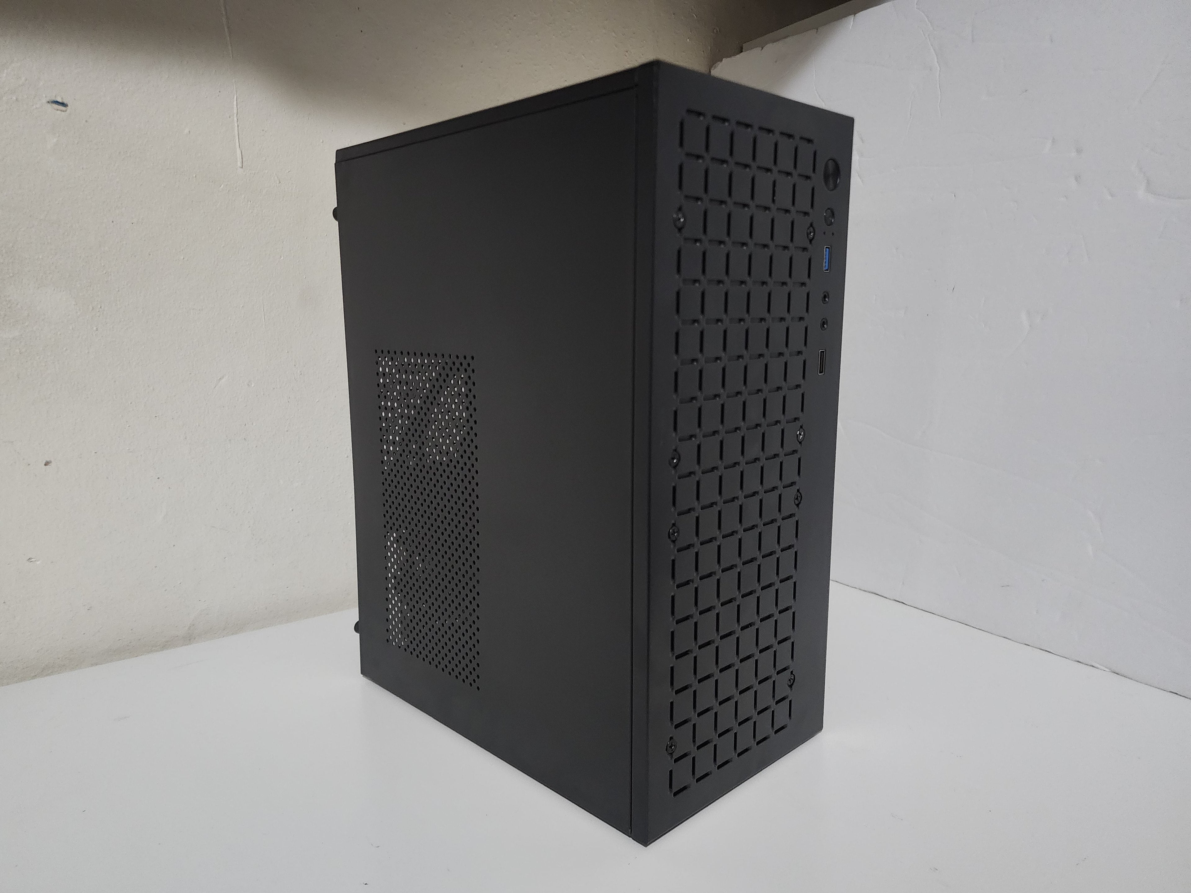 Hemlock Basic Limited | RX 6500 XT | Ryzen 7 1700x | 16GB | 500GB