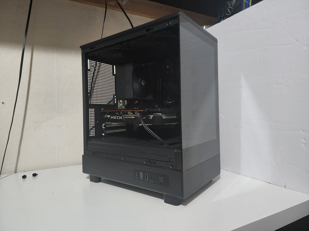 Glass Hemlock Lite Limited | Radeon RX 6600XT | Ryzen 5 3500X | 16GB | 512GB