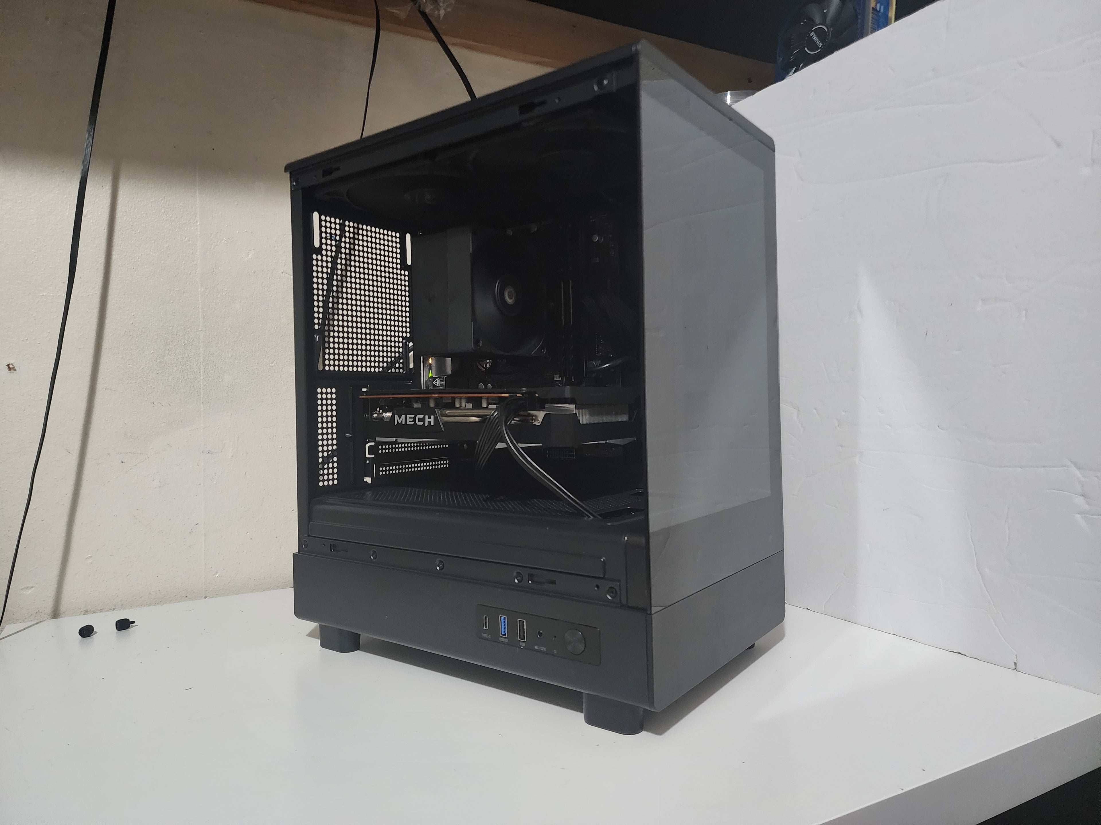 Glass Hemlock Lite Limited | Radeon RX 6600XT | Ryzen 5 3500X | 16GB | 512GB