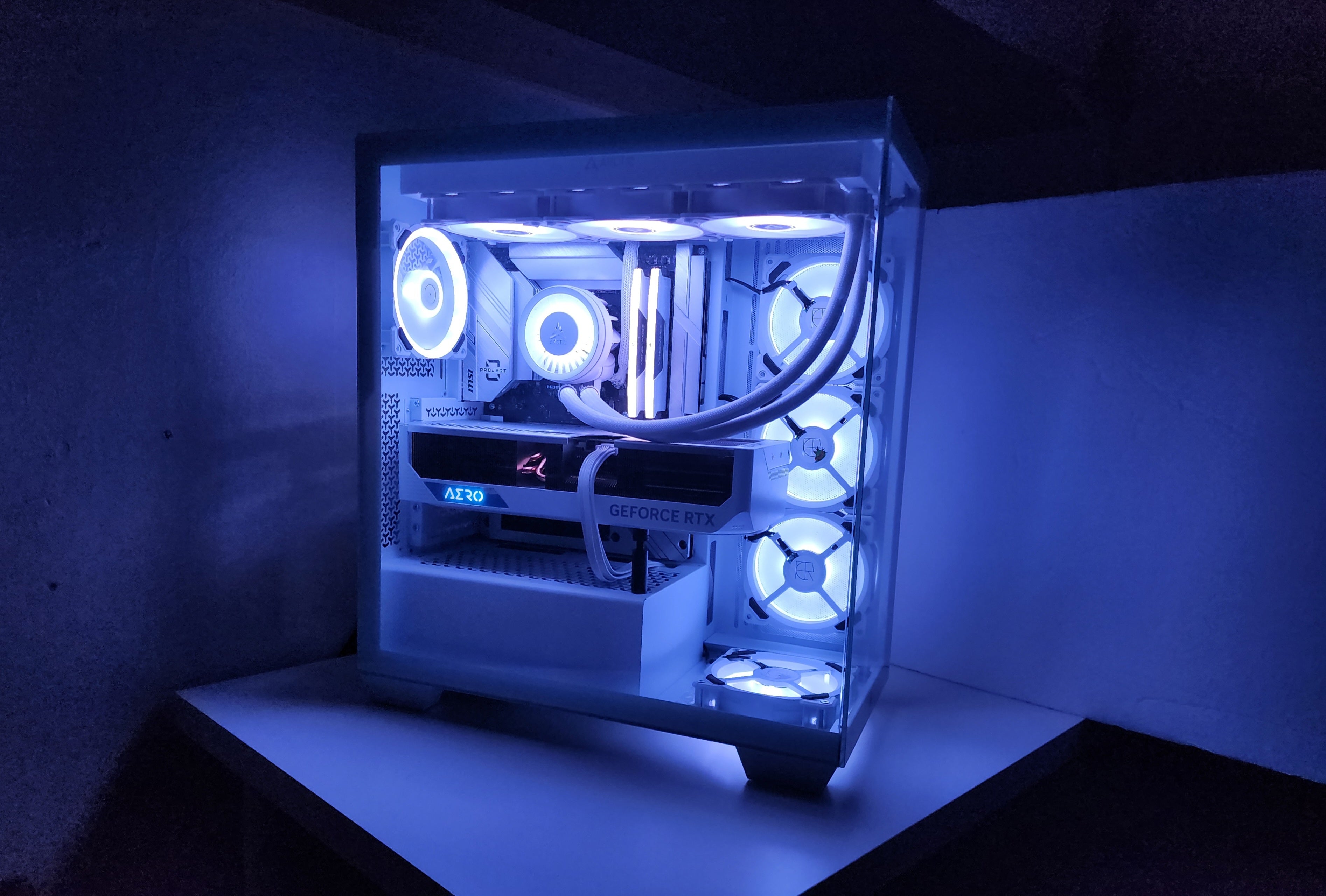 White Aspen Ultra Limited | RTX 4080 | I9-12900K | 32GB | 2TB
