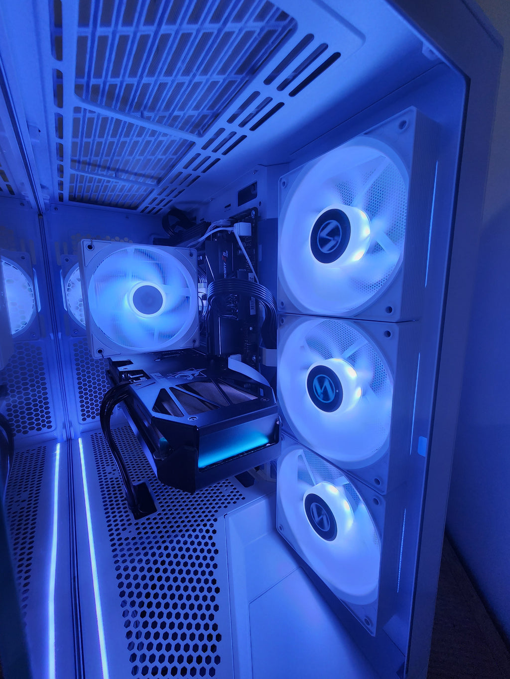 Birch Ultra Lite | RX 9070XT | Ryzen 5 9600X | 32GB | 1TB