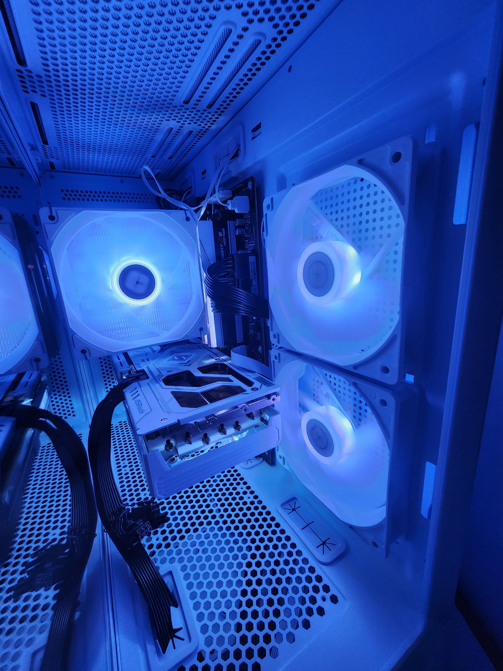 Aspen Ultra Limited | RX 9070 XT | Ryzen 9 7900X | 32GB | 1TB