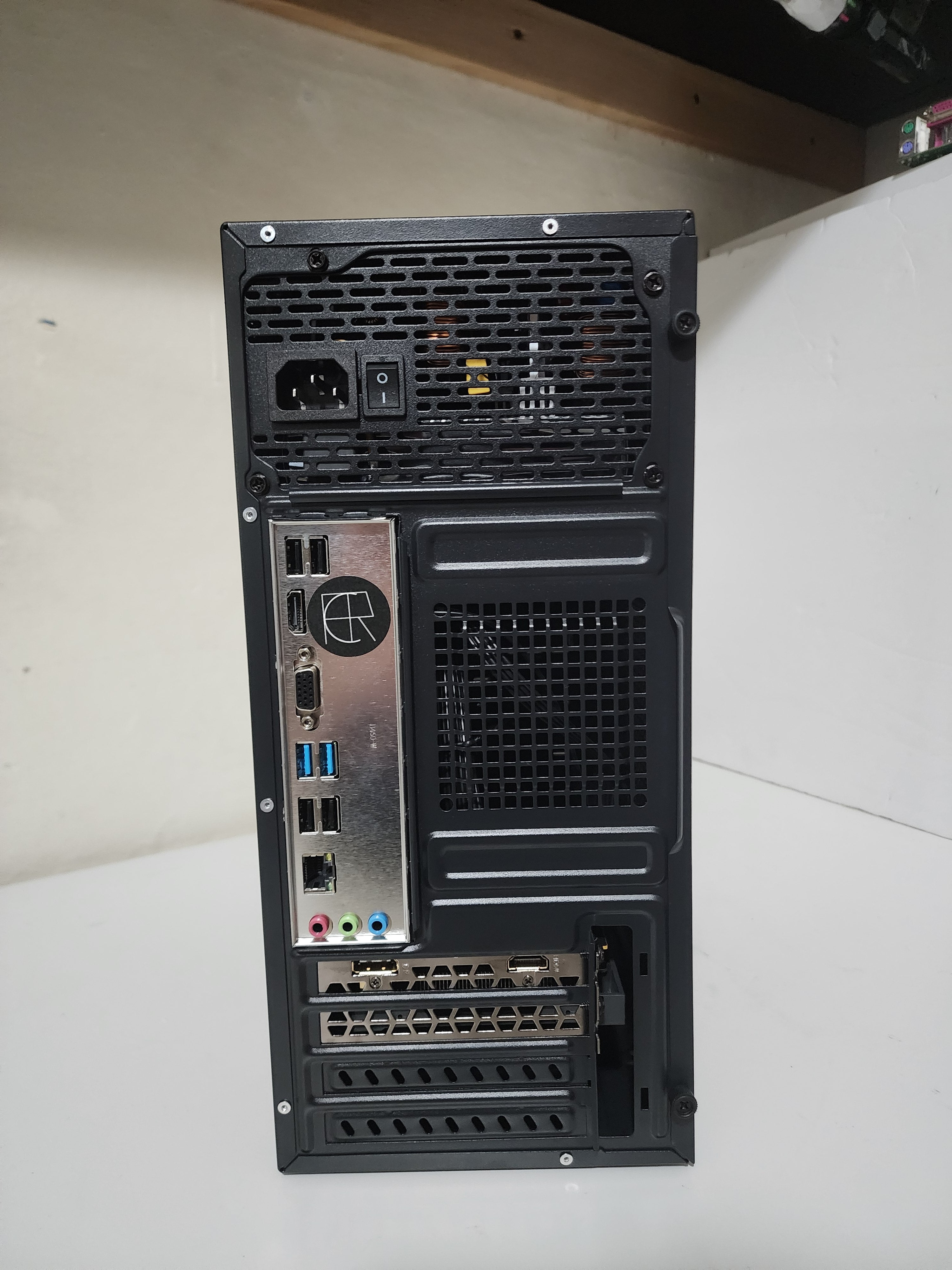 Hemlock Basic Limited | RX 6500 XT | Ryzen 7 1700x | 16GB | 500GB