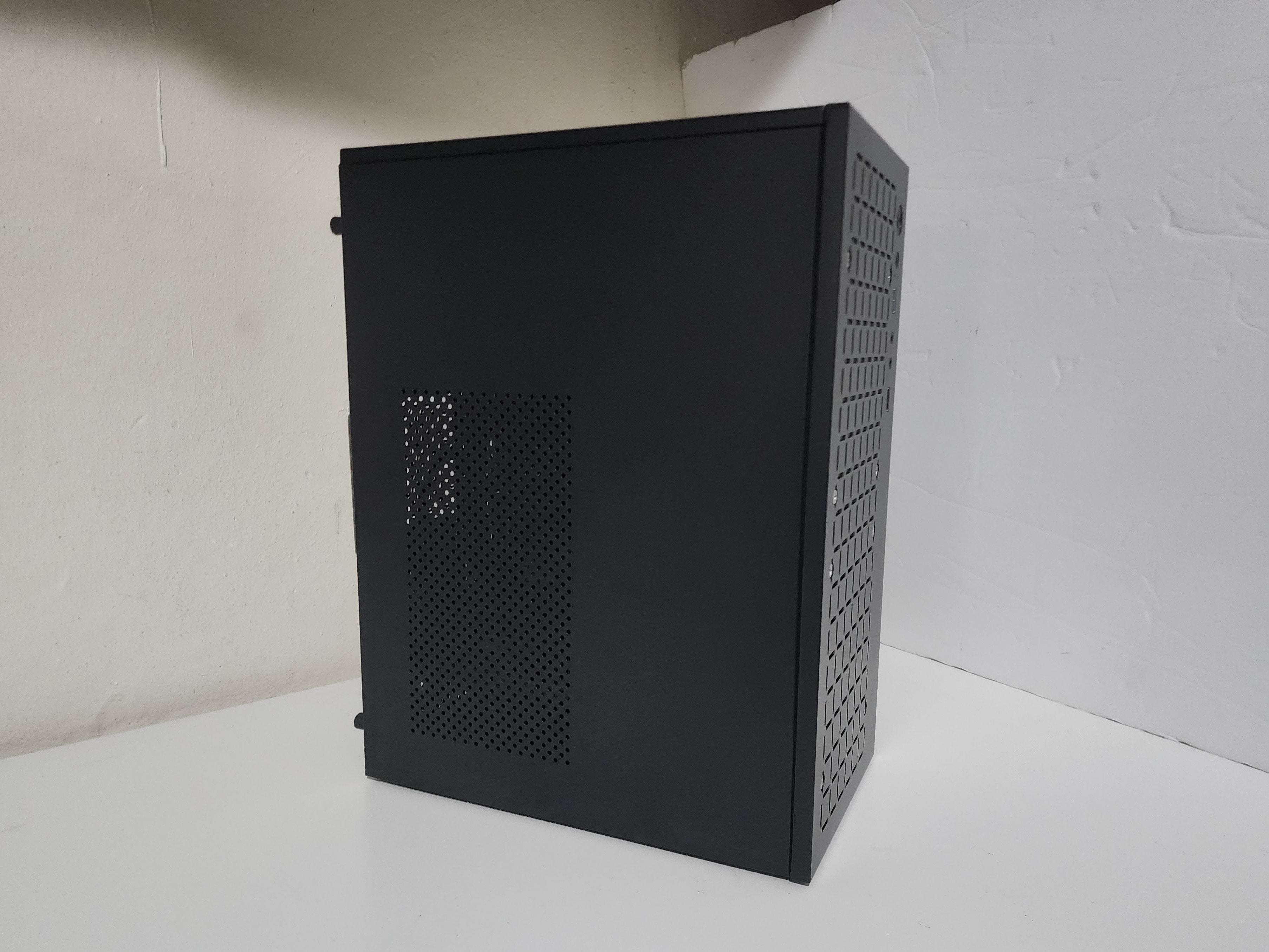 Hemlock Lite Limited | RTX 5060 | Ryzen 5 5500 | 32GB | 500GB