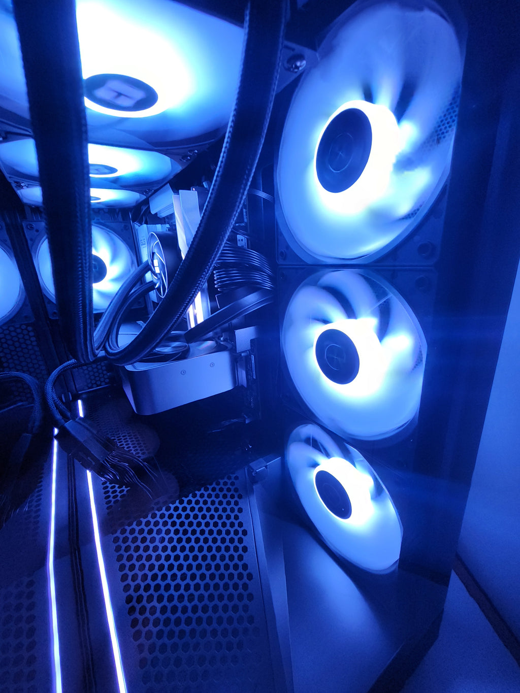 Glass Hemlock Ultra Limited | RTX 5070 | Ultra 9 285K | 64GB | 1TB