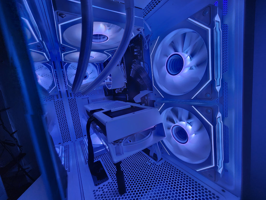 White Aspen Pro Limited 2 | RX 9070 XT | Ryzen 5 9600X | 32GB | 1.5TB