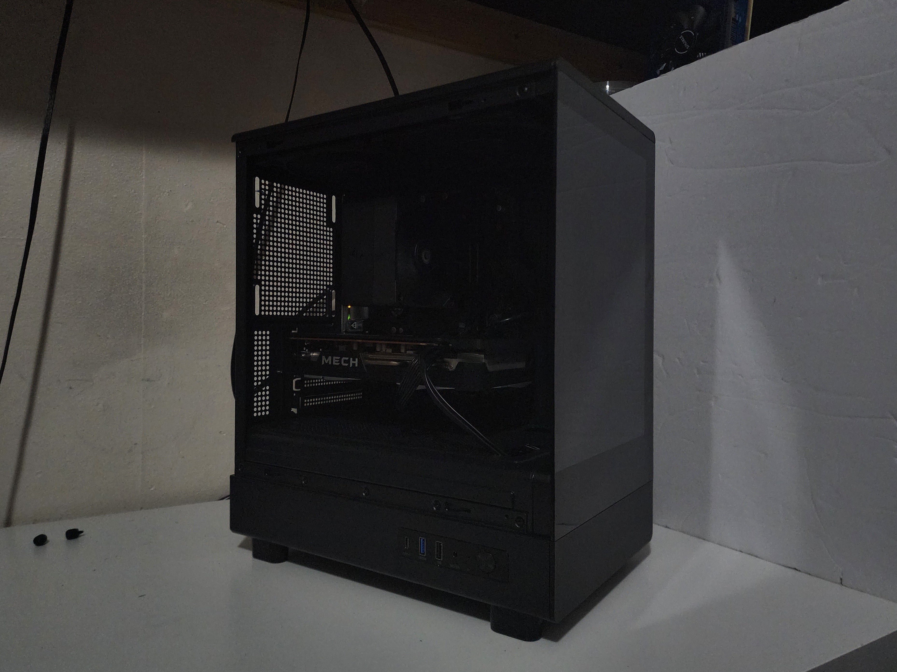 Glass Hemlock Lite Limited | Radeon RX 6600XT | Ryzen 5 3500X | 16GB | 512GB