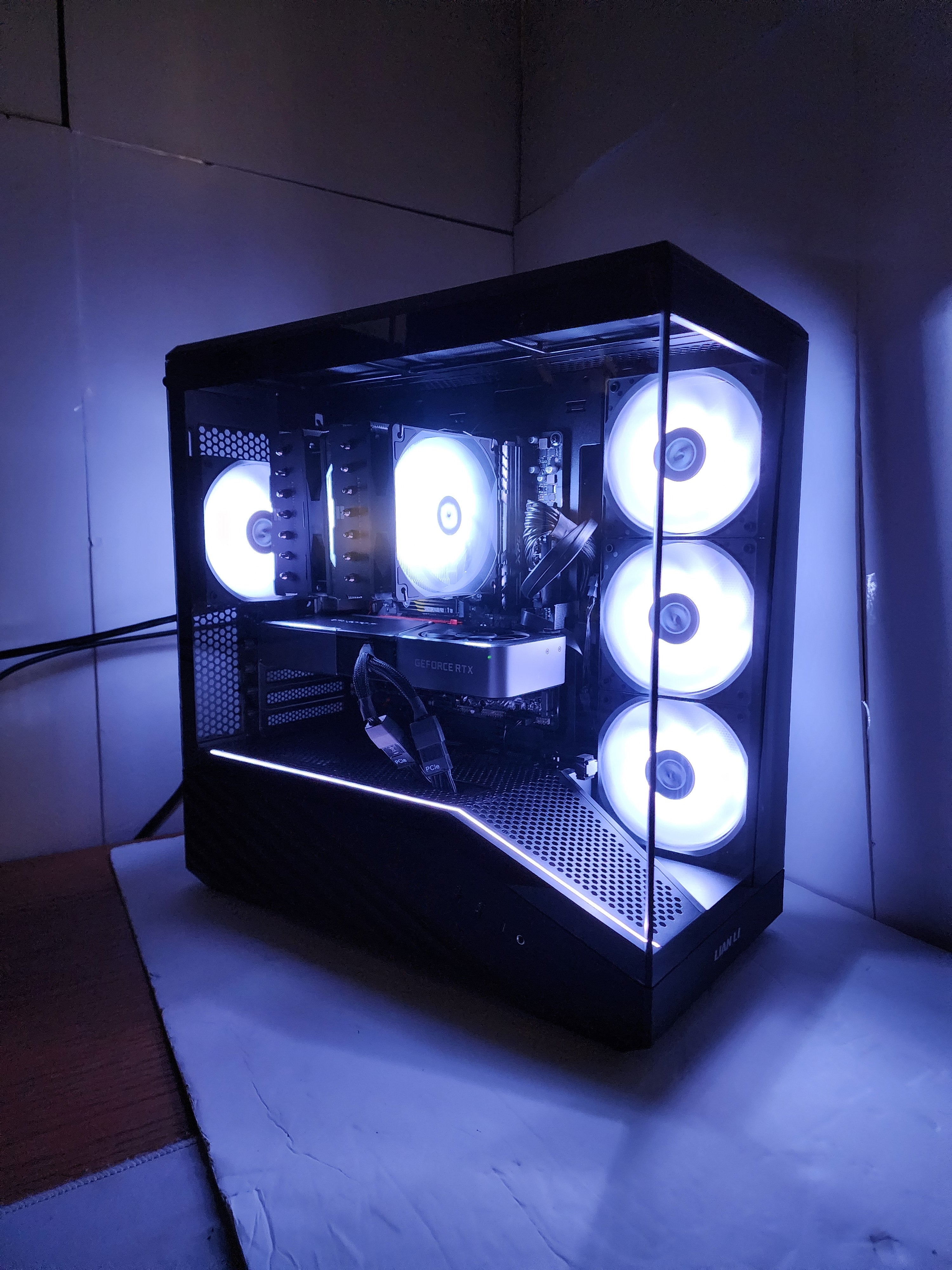 Glass Hemlock Pro | RTX 5070 | Ryzen 5 7500F | 32GB | 1TB