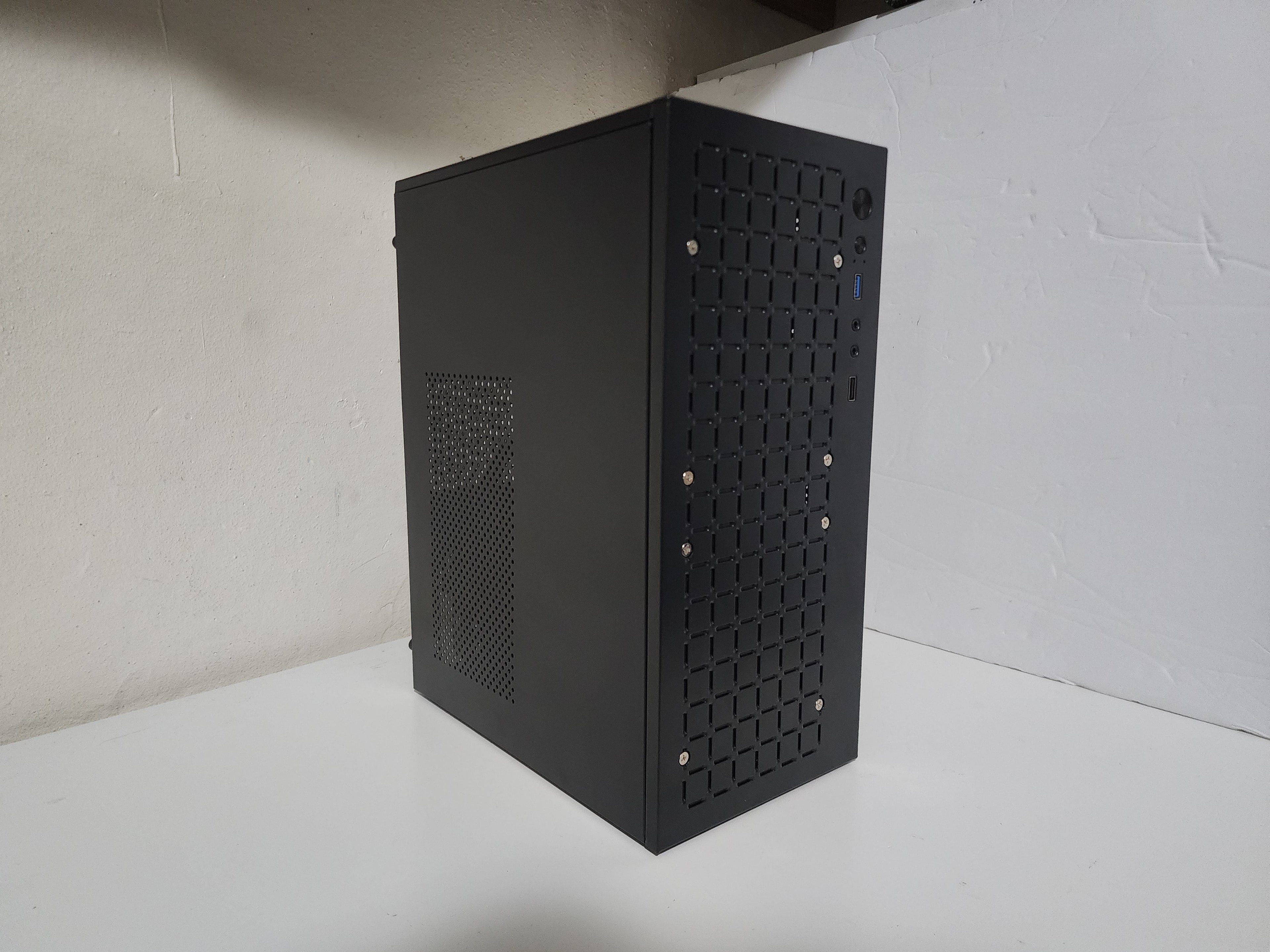 Hemlock Lite Limited | RTX 5060 | Ryzen 5 5500 | 32GB | 500GB